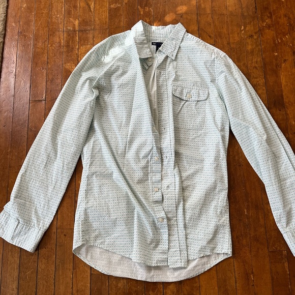 BUNDLE - 2 Men’s Dress Button Down Shirts - Gap & Alfani - Medium Slim Fit - Picture 2 of 5